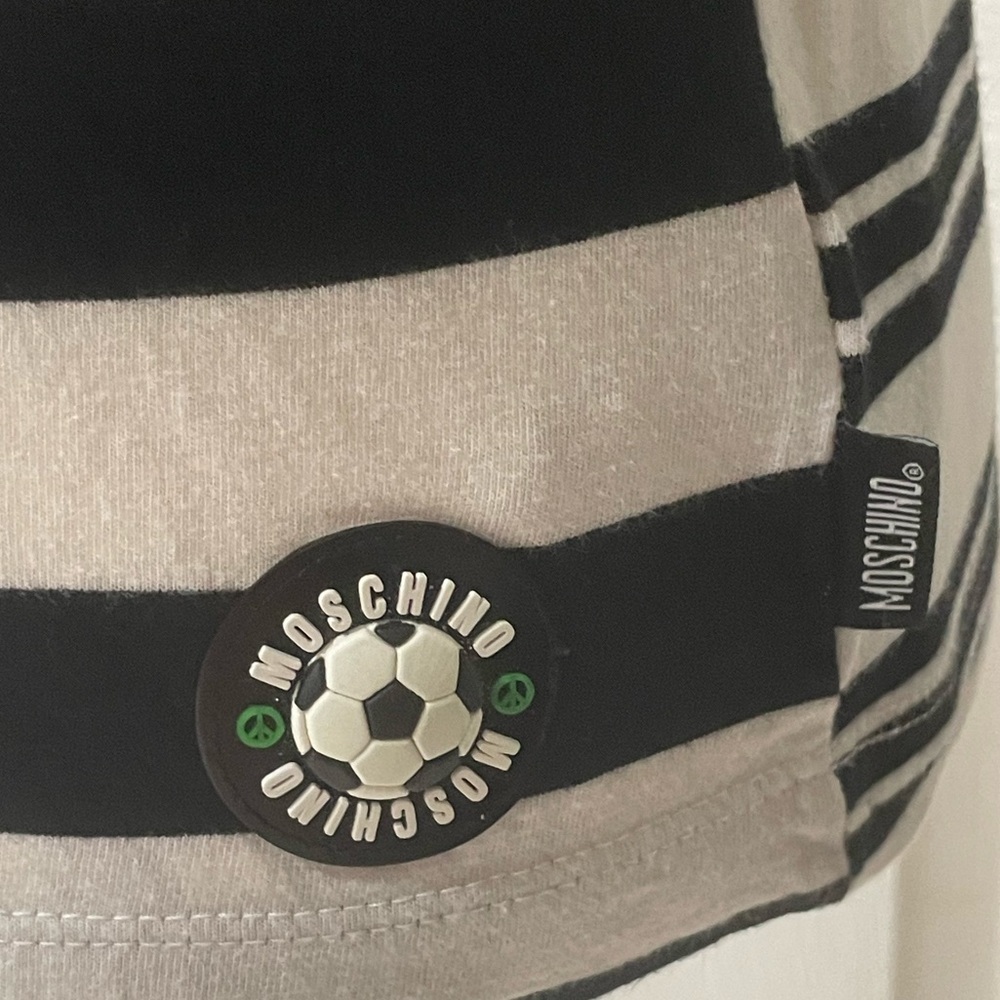 Moschino T-shirt - Picture 7 of 9